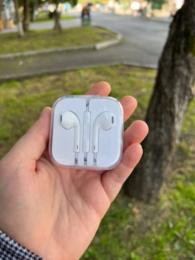Лот: 20730644. Фото: 1. Продам Оригинальные наушники EarPods... Наушники, гарнитуры
