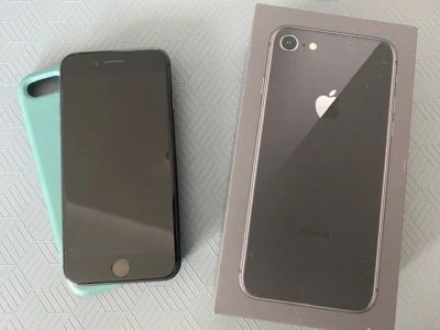 Лот: 17406710. Фото: 1. Iphone 8 64. Смартфоны