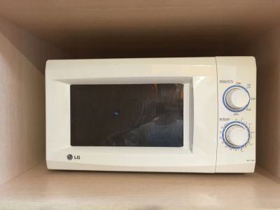 Лот: 16357677. Фото: 1. Микроволновая печь LG MS-1724U. Микроволновки, мини-печи
