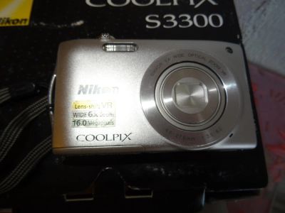 Лот: 4567560. Фото: 1. фотоаппарат nikon coolpix S3300... Цифровые компактные