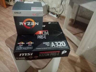 Лот: 15206119. Фото: 1. Ryzen 3 2200G BOX + мат плат и... Процессоры
