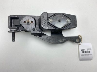 Лот: 25556849. Фото: 1. Кронштейн Ford Mustang 2017 FR3B7811074... Двигатель и элементы двигателя