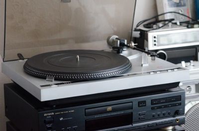 Лот: 4154613. Фото: 1. Radiotehnika 102 / с чего-то надо... Виниловые проигрыватели и электрофоны