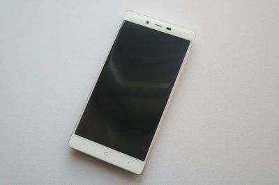 Лот: 9013175. Фото: 1. Новый смартфон IUNI i1 White... Смартфоны