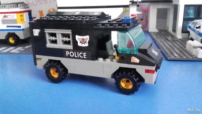 Лот: 9746914. Фото: 1. Лего полицейский черный фургон... Конструкторы