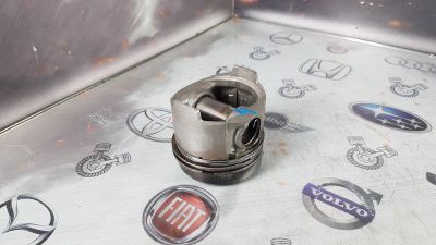 Лот: 23587837. Фото: 1. Поршень Nissan Navara TD25Ti 120103S900. Двигатель и элементы двигателя