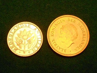 Лот: 5887744. Фото: 1. Нидерландские Антиллы. 2 монеты... Европа