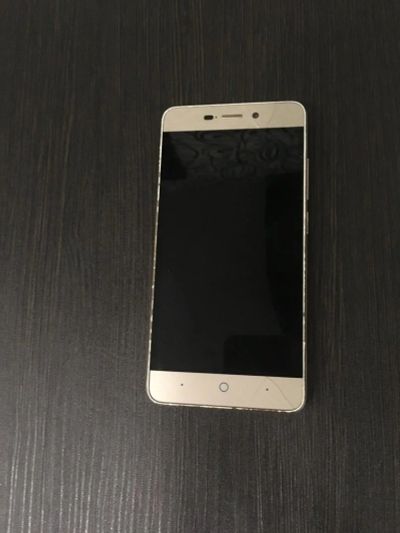 Лот: 13245352. Фото: 1. ZTE Blade x3 (цвет золотой). Смартфоны