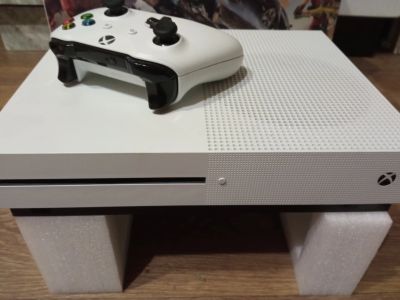 Лот: 18057854. Фото: 1. Xbox One S. Игровые приставки, консоли