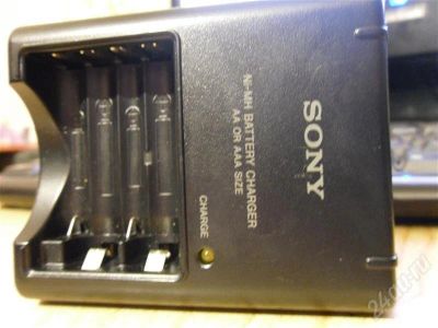 Лот: 216074. Фото: 1. зарядное у\во sony bc-cs2b. Зарядные устройства, блоки питания для бытовой техники