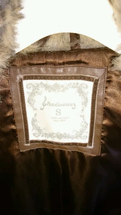 Лот: 8516575. Фото: 1. Меховая жилетка Stradivarius. Верхняя одежда