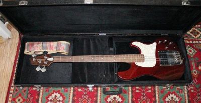 Лот: 2793660. Фото: 1. бас ibanez atk 300 red с кейсом... Гитары