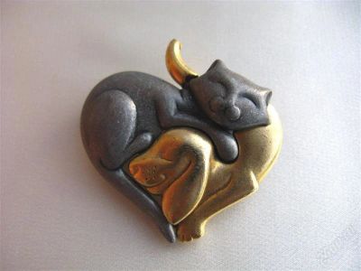 Лот: 1157848. Фото: 1. Винтажная брошь "Кот и Пес" от... Броши