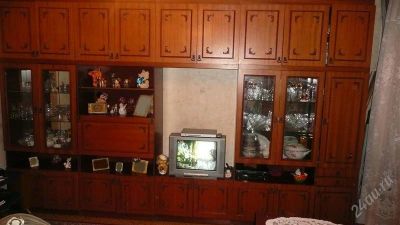 Лот: 910778. Фото: 1. Стенка из шпона с инкрустацией... Гостиные, стенки, горки