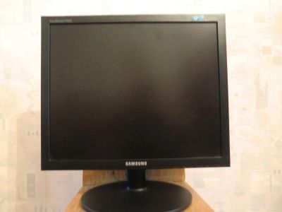 Лот: 9864395. Фото: 1. Монитор Samsung SyncMaster E1920. ЖК-мониторы