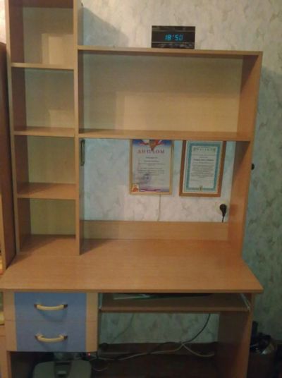 Лот: 5080635. Фото: 1. Письменный стол. Столы, стулья, обеденные группы