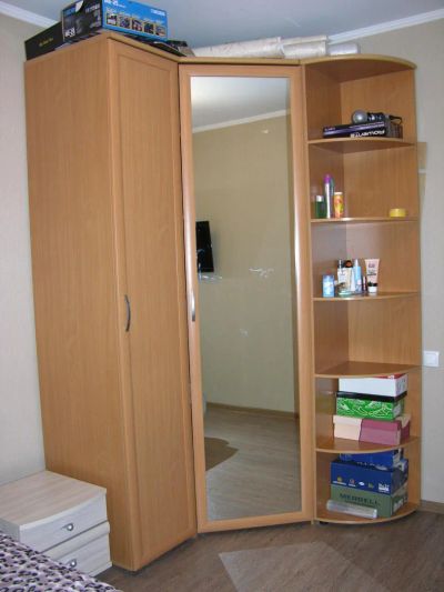 Лот: 4597537. Фото: 1. Шкаф угловой с большим зеркалом. Шкафы, шкафы-купе