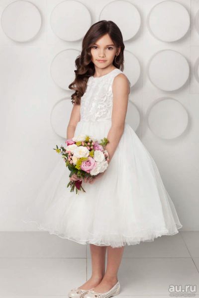 Лот: 9133129. Фото: 1. Пышное платье с бантом и стразами... Платья, сарафаны