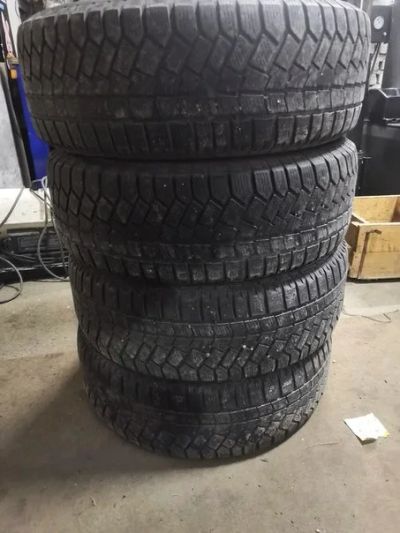 Лот: 15293180. Фото: 1. Шины Continental 215/65 R16 зима. Шины