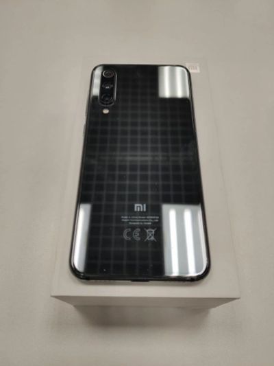 Лот: 19236127. Фото: 1. Xiaomi Mi 9 SE 6/64Gb Piano Black... Смартфоны