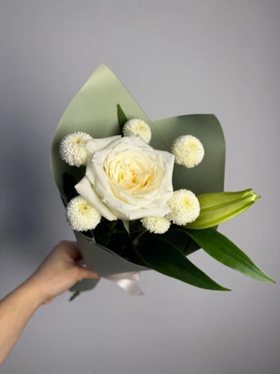 Лот: 25742998. Фото: 1. 8. Букет- комплимент с пионовидной... Свежие цветы