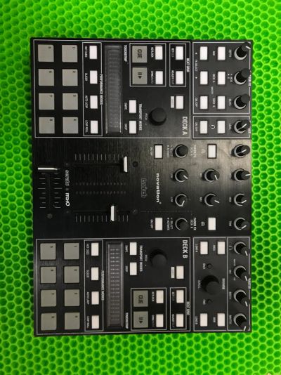 Лот: 17560348. Фото: 1. DJ контроллер Novation Twitch... Другое (аудиотехника)