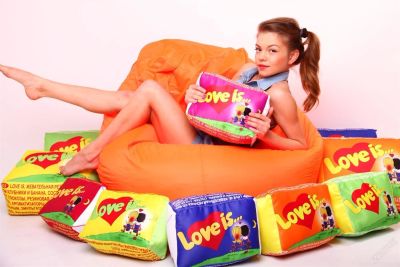 Лот: 5201123. Фото: 1. подушка love is... Фигурки, статуэтки