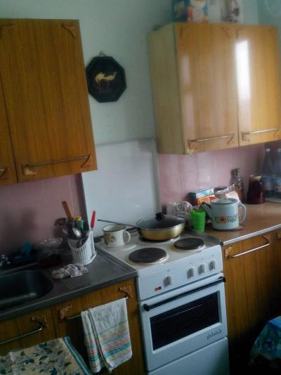 Лот: 4608431. Фото: 1. Кухонный гарнитур СССР под дерево. Кухонные гарнитуры