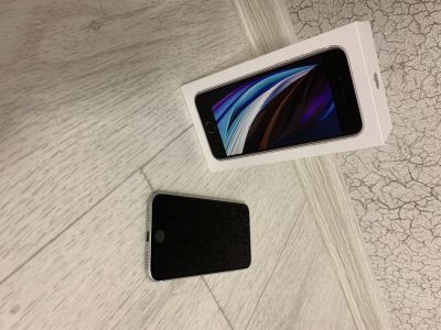 Лот: 17782290. Фото: 1. Apple iPhone SE 2020. Смартфоны