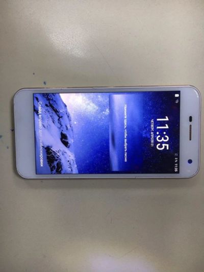 Лот: 15315460. Фото: 1. сотовый телефон wileyfox spark... Кнопочные мобильные телефоны