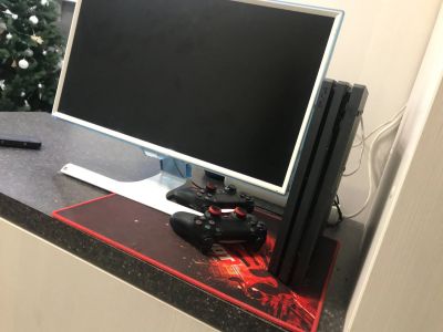 Лот: 15809823. Фото: 1. Play station 4 pro на гарантии. Игровые приставки, консоли