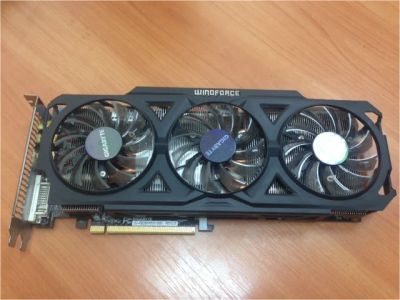 Лот: 8417046. Фото: 1. Видеокарта Gigabyte Radeon R9... Видеокарты
