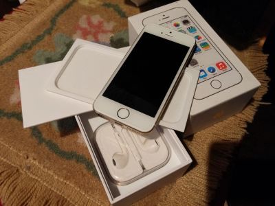 Лот: 4558346. Фото: 1. Золотой iPhone 5S 16 Гб : с полным... Смартфоны