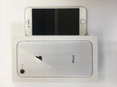 Лот: 16380913. Фото: 1. Apple iPhone 8 64Gb Silver 356761084171344. Смартфоны