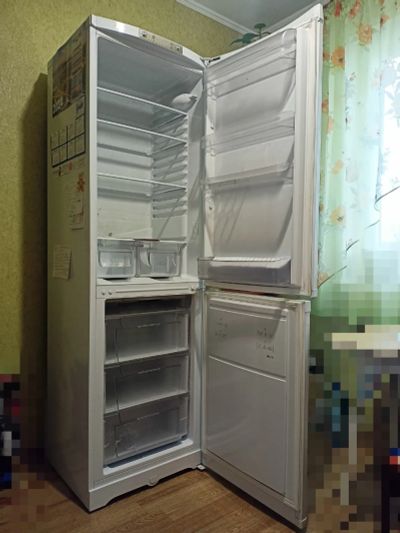 Лот: 21971736. Фото: 1. Холодильник Hotpoint-Ariston на... Холодильники, морозильные камеры