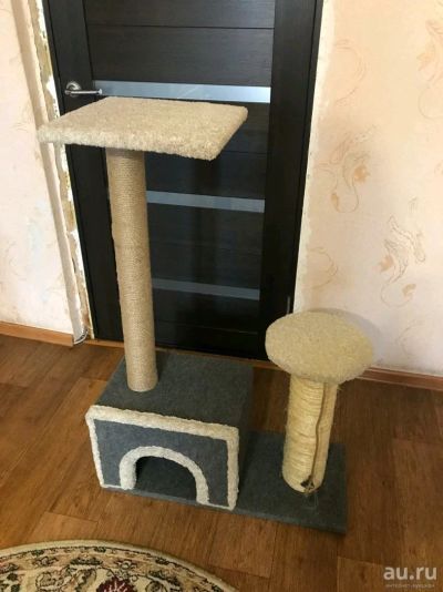 Лот: 13032391. Фото: 1. Когтеточка, с домиком, для кошек. Домики, переноски, клетки, когтеточки