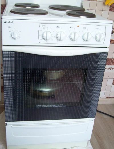 Лот: 4476327. Фото: 1. Электроплита Indesit с грилем... Плиты, духовые шкафы, варочные поверхности