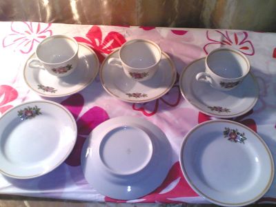 Лот: 10241256. Фото: 1. кружки и блюдца от чайного сервиза... Сервизы, наборы посуды