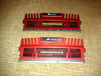 Лот: 3112109. Фото: 1. Хорошая память 2Х4GB Corsair. Оперативная память