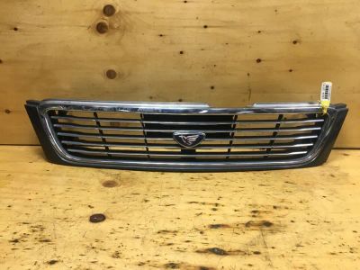 Лот: 19346388. Фото: 1. Решетка радиатора Nissan Bluebird... Кузов