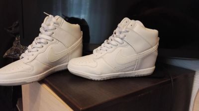 Лот: 7271987. Фото: 1. Кроссовки женские Nike размер... Кеды, кроссовки, слипоны