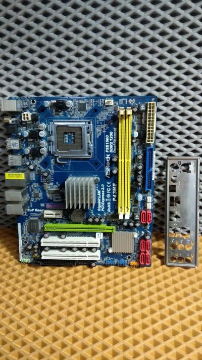 Лот: 20338264. Фото: 1. Материнская плата ASRock P43ME. Материнские платы