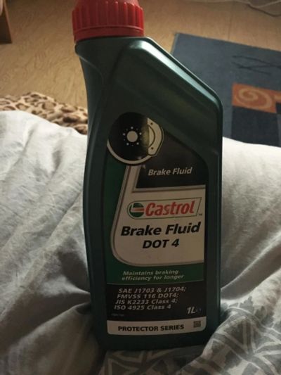 Лот: 9965490. Фото: 1. тормозная жидкость Castrol Dot... Масла, жидкости