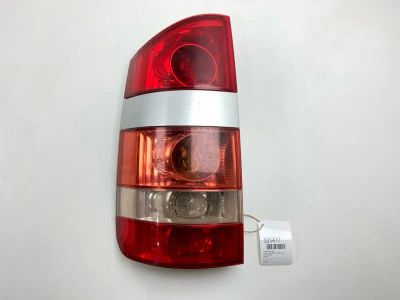 Лот: 25020068. Фото: 1. Фонарь Toyota Noah 2002 8156028240... Двигатель и элементы двигателя
