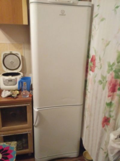 Лот: 12843826. Фото: 1. Холодильник Indesit не рабочий. Холодильники, морозильные камеры