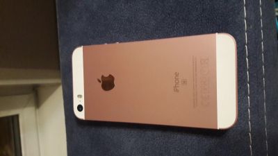 Лот: 14813822. Фото: 1. iPhone SE. Смартфоны