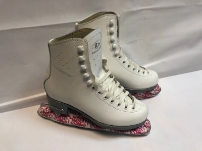 Лот: 14911751. Фото: 1. Фигурные коньки Botas (новые). Коньки