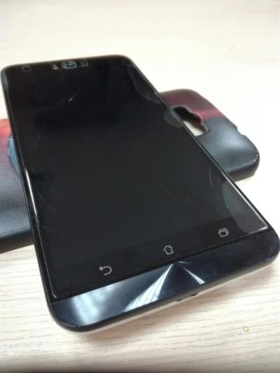 Лот: 8379923. Фото: 1. Asus zenfone selfie 16gb. Смартфоны