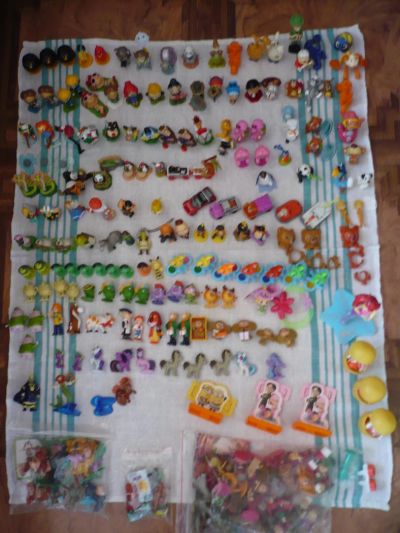 Лот: 11433456. Фото: 1. Игрушки из шоколадных яиц одним... Игрушки