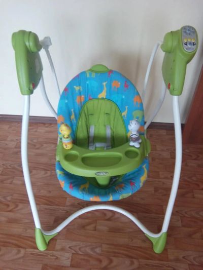 Лот: 6252030. Фото: 1. Электрокачель graco!. Ходунки, прыгунки, качели